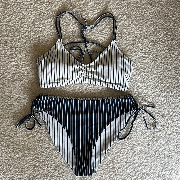 Never worn - reversible bikini with pads - Picture 1 of 15